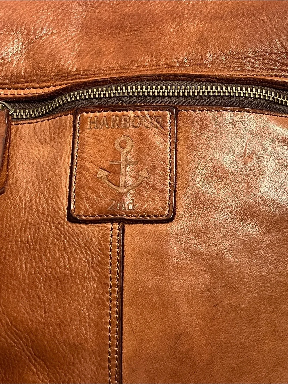 Men's Tan Leather Messenger Bag with Adjustable Strap